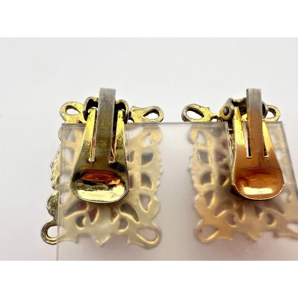 Vintage Red Cabochon Clip On Earrings‎ Gold Tone Filigree Retro Statement Glam